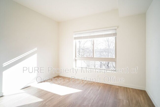 Building Photo - 22025 NE Halsey St