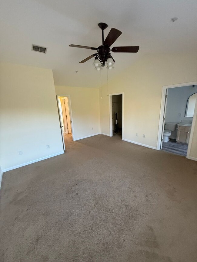 Building Photo - Spacious Townhome in desirable Bel Air Nei...