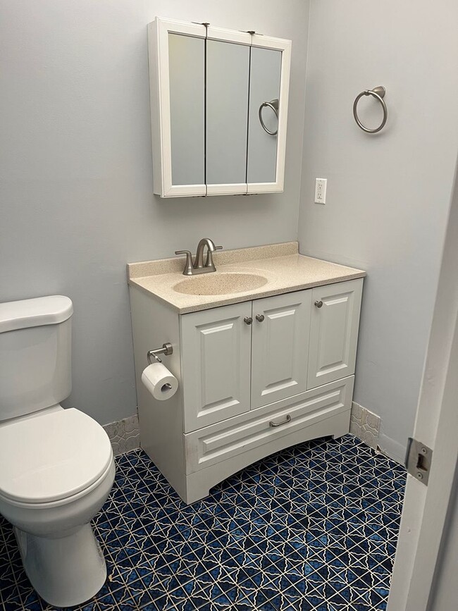 Building Photo - OCEAN ACCESS WATERFRONT! 3 bed / 2 bath wi...