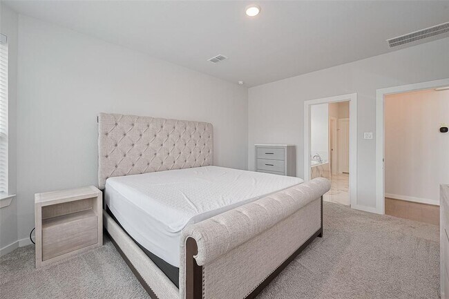 Building Photo - 307 Roselle Leaf Dr