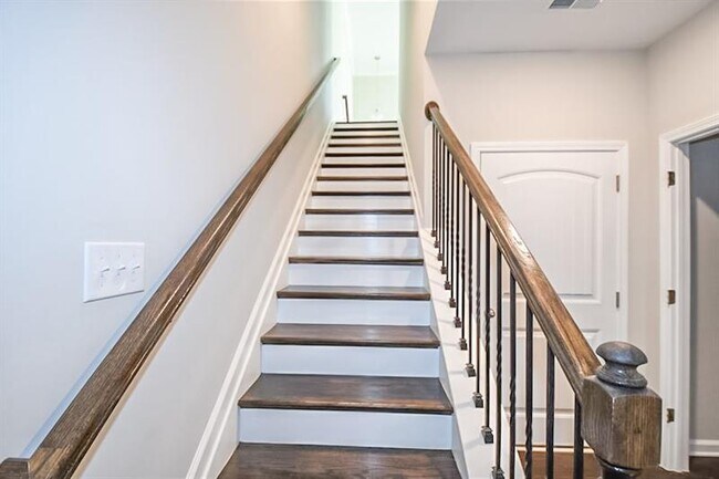 Building Photo - 2501 Ashford Oaks Dr