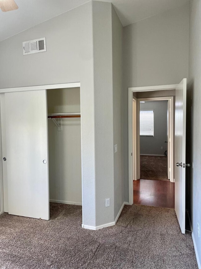 Building Photo - 2422 E Remington Pl