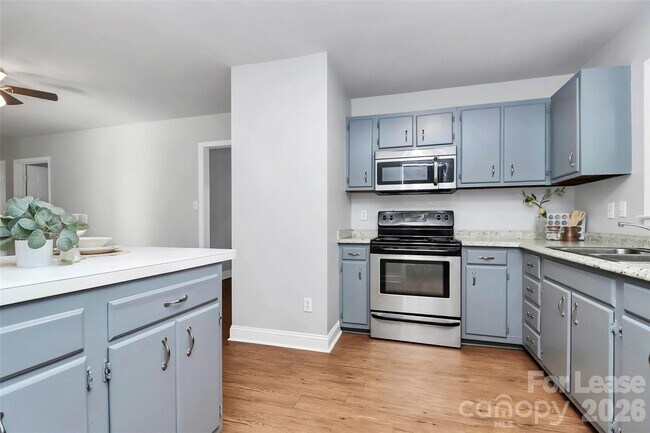 Building Photo - 919 Pineborough Rd