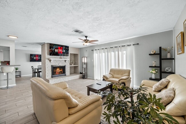 Building Photo - 9907 Towne Tower Ln