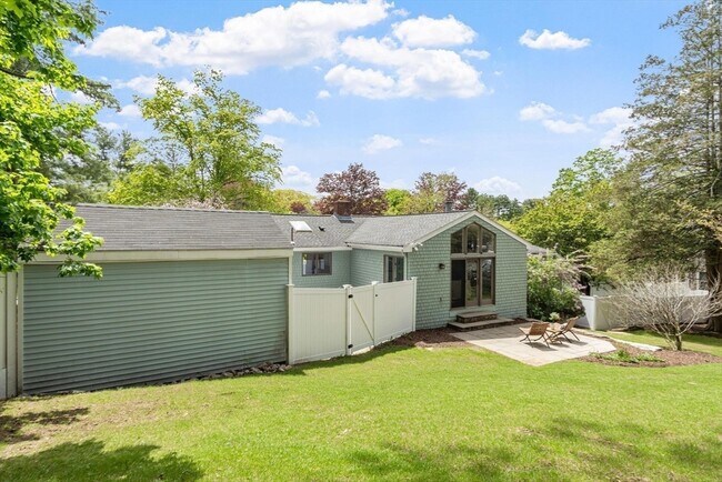 Building Photo - 15 Minuteman Ln