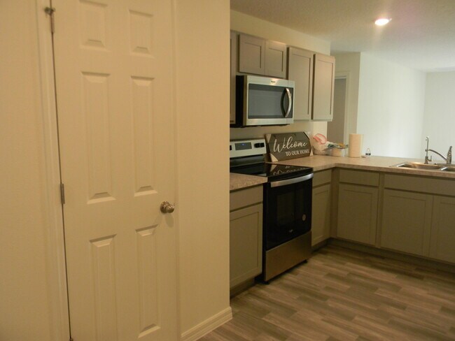 Building Photo - 491 Windswept Ave SW