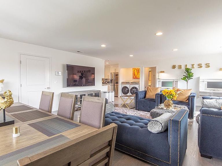 Building Photo - 201 Catherine St