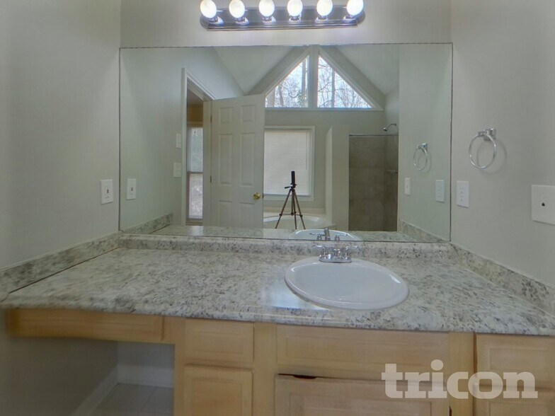 Building Photo - 3465 Canon Creek Dr