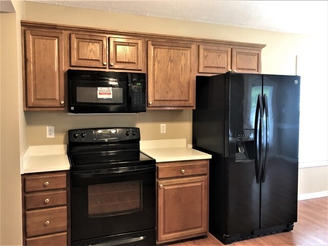 Building Photo - 112 Pine Orchard Ct