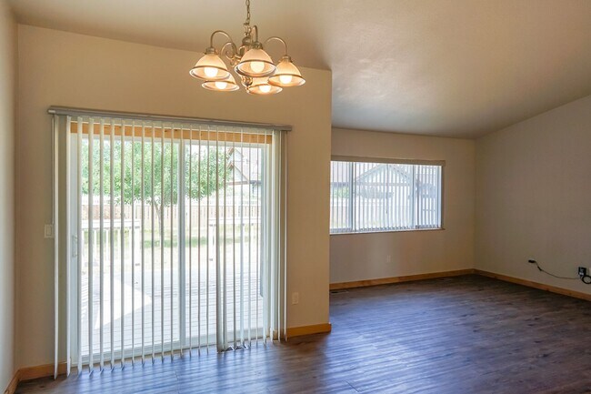 Building Photo - Three Bedroom Home in Hayden