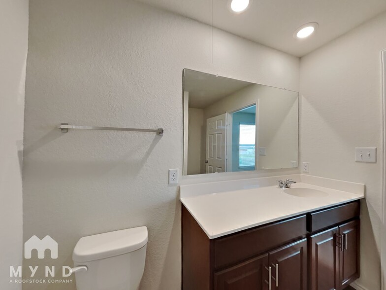 Building Photo - 707 Wild Olive Wy