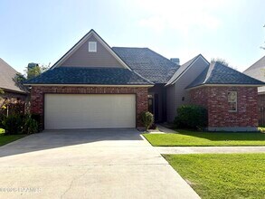 Building Photo - 120 Mirada Ln