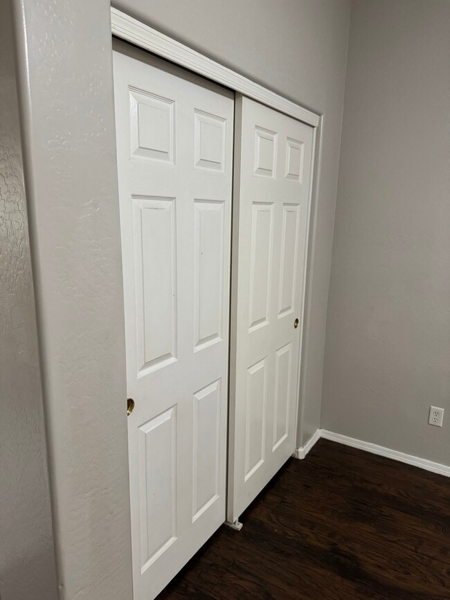 Building Photo - 8712 W Hammond Ln