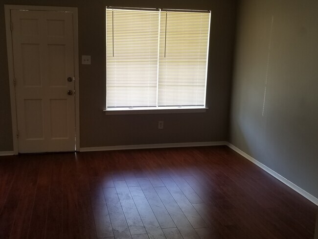 Building Photo - 1287-89 Halcomb ln Memphis, TN. 38127