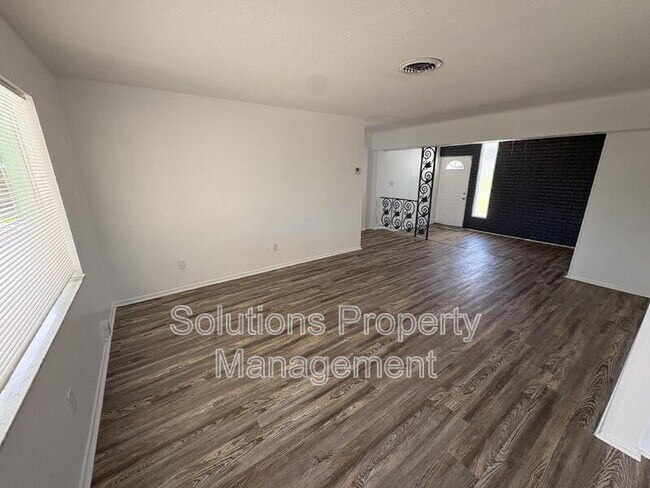 Building Photo - 60 Barbados Dr