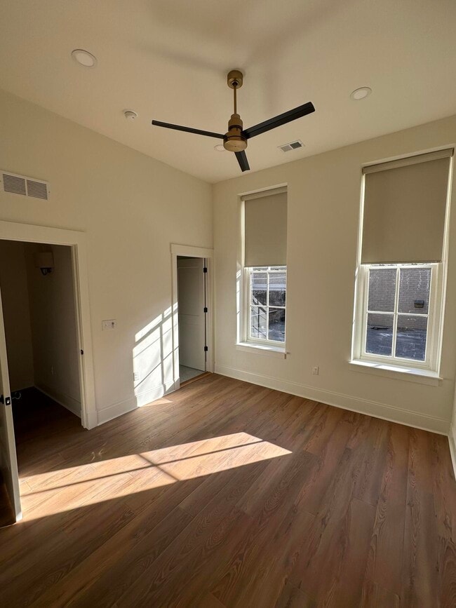 Building Photo - 307 W Main St