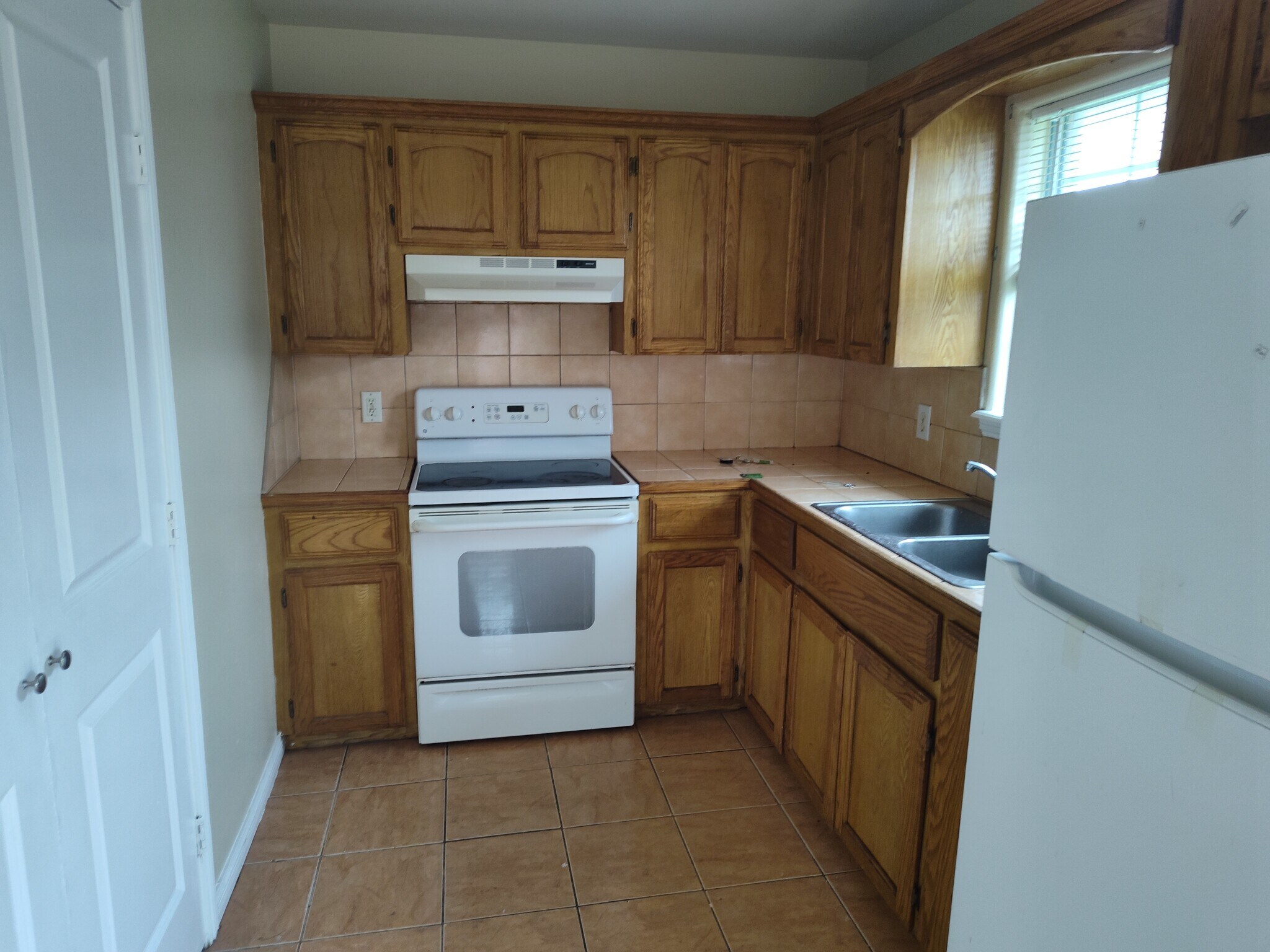 Building Photo - 2117 Aruba Dr