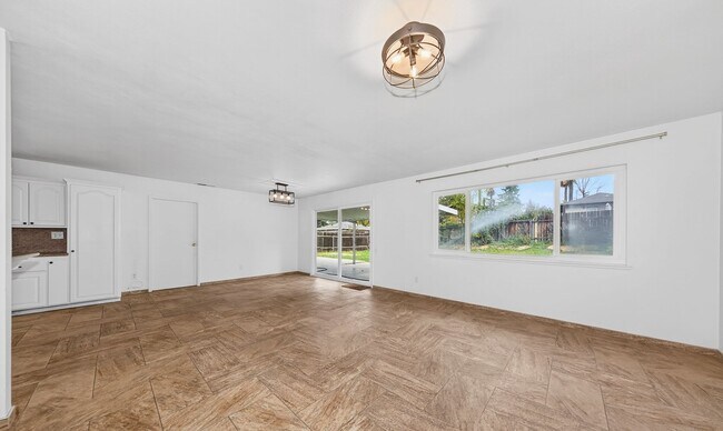 Building Photo - Updated Single-Story Home in South Redlands