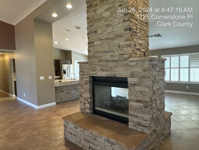 Building Photo - Beautiful Single Story with Pool in Eldora...