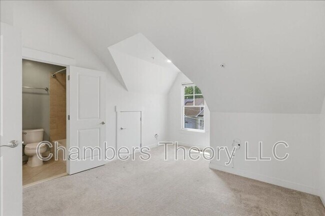 Building Photo - 2735 Linden Ln