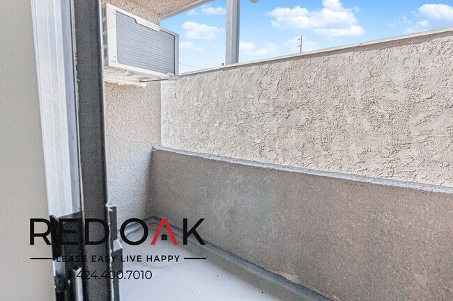 Building Photo - 8614 Woodley Ave