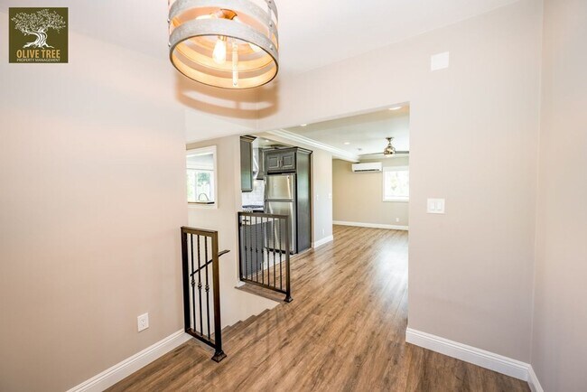 Building Photo - 1622 Brigden Rd