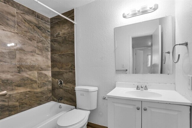 Building Photo - 2719 NW 39th Terrace