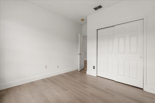 Building Photo - Stunning 4-Bedroom Lakefront Pool Home in Bridgeview at Meadow Woods