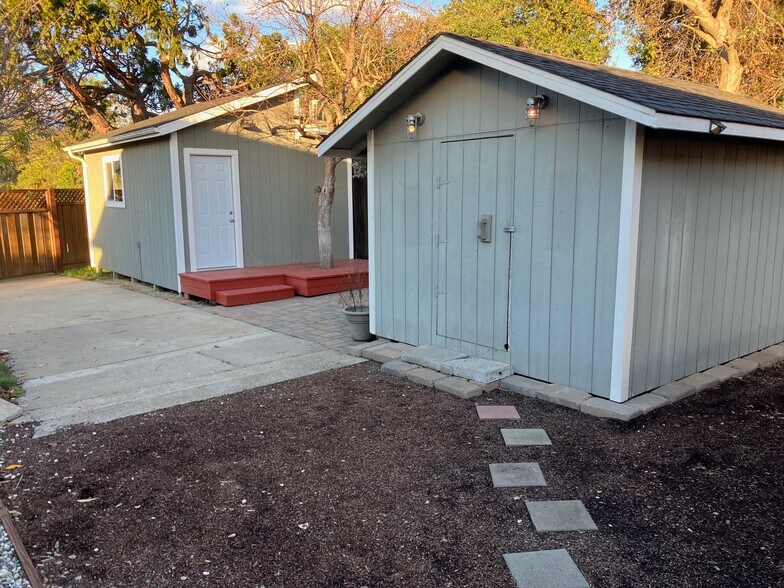 Building Photo - 105 Jolon Dr