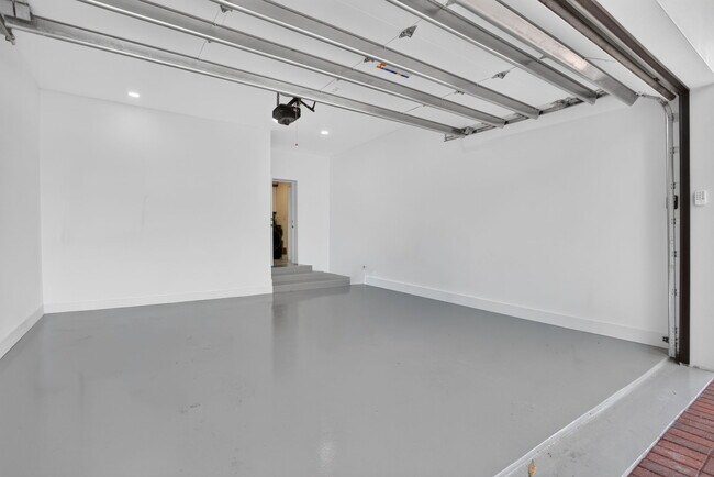 Building Photo - 645 NE 53rd St