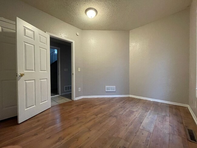 Building Photo - 726 Morgan Avenue North