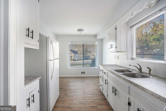 Building Photo - 5293 W Mountain St