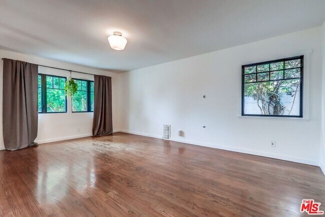 Building Photo - 3725 Edenhurst Ave