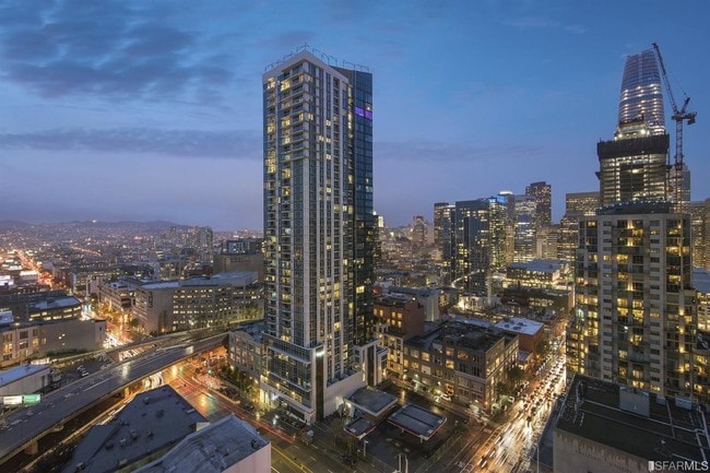 Building Photo - 425 1st St