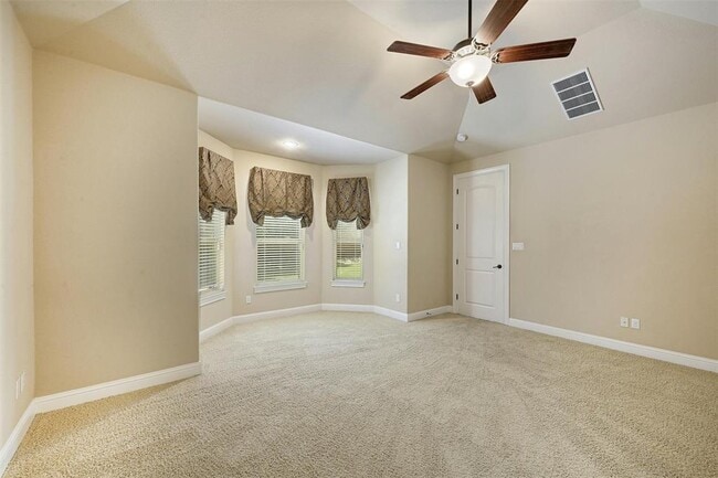 Building Photo - 211 Lake Como Dr