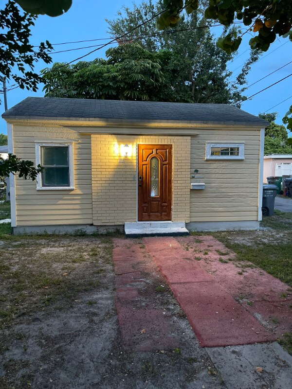 Building Photo - 2119 N 23rd Ave
