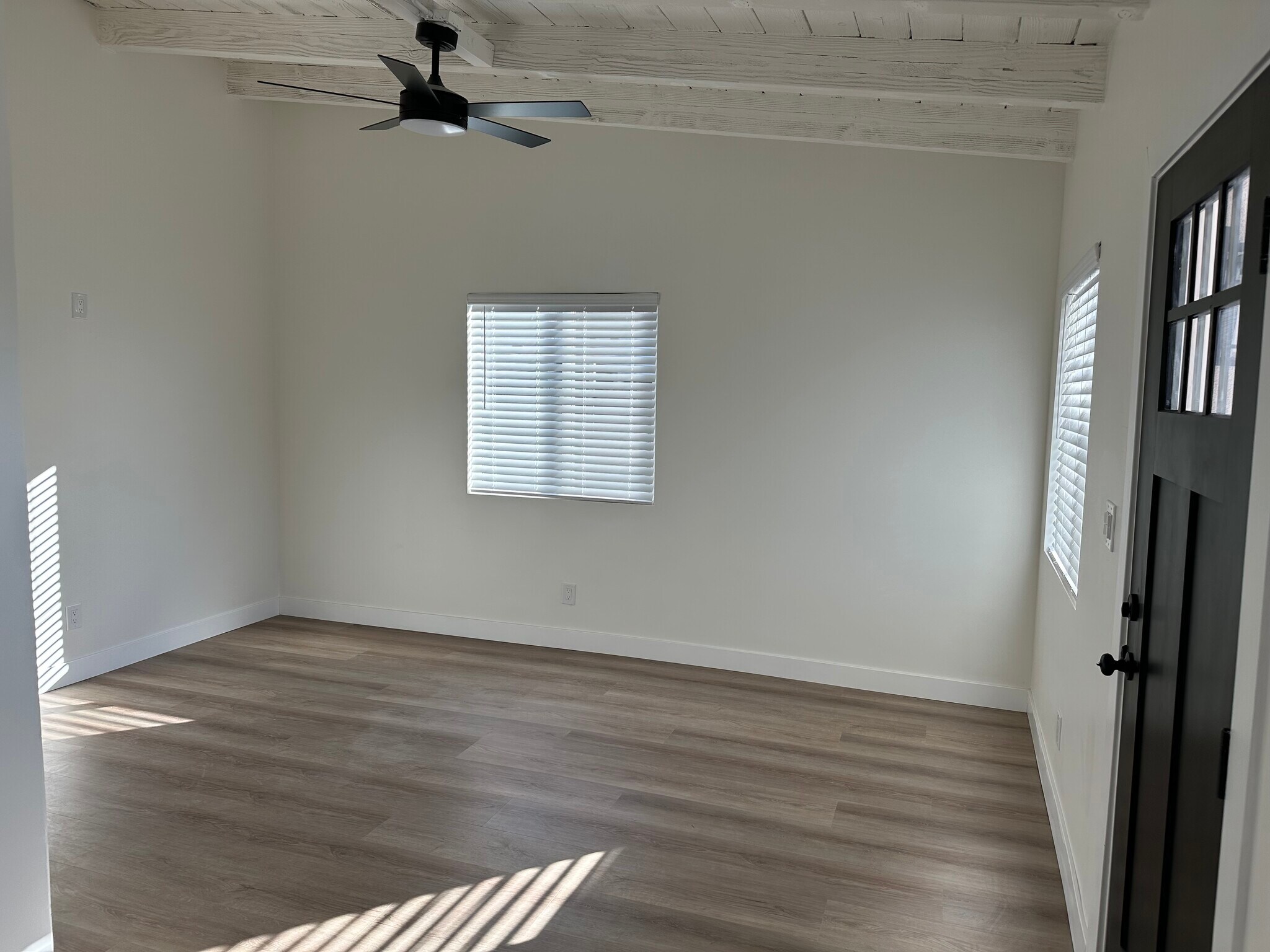 Living room - 24273 Arch St