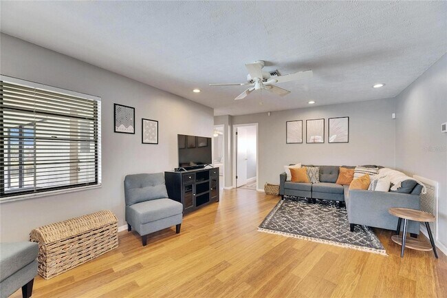 Building Photo - 811 Eagle Ln