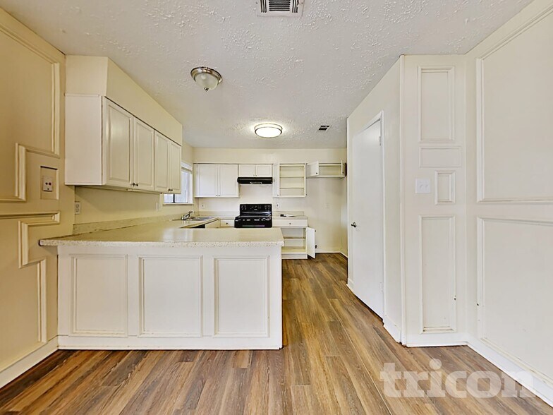 Building Photo - 7331 Millbrae Ln