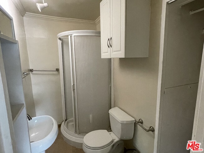 Building Photo - 351 Temple Ave