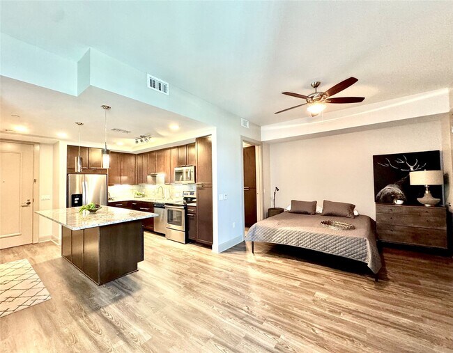 Building Photo - 9787 Katy Fwy