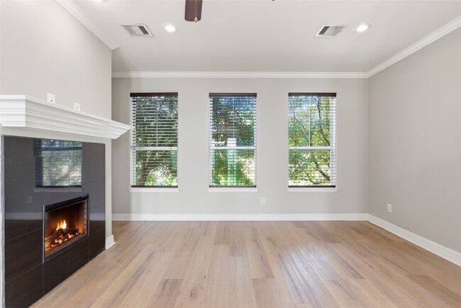 Building Photo - 408 Eichwurzel Ln