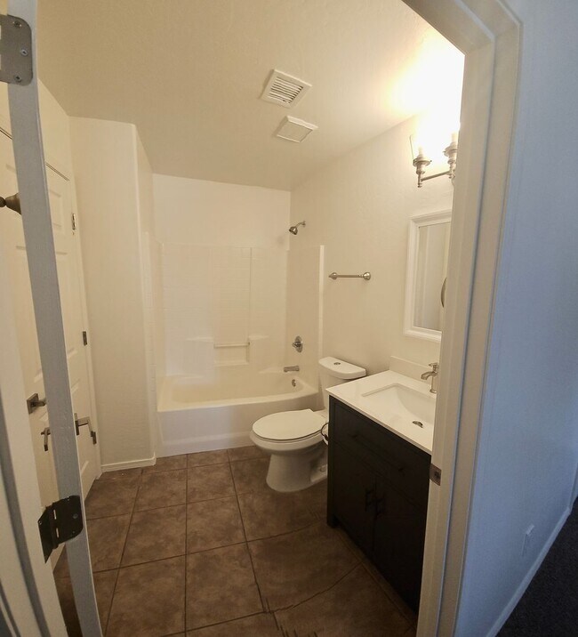 Building Photo - Beautiful remodeled 2 bed 2 bath home in Prescott Valley!