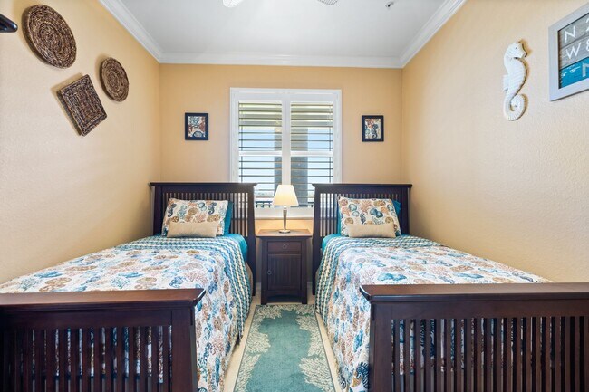 Building Photo - ** HERITAGE BAY ** 2 BED / 2 BATH - CONDO ...