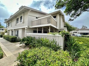 Building Photo - Spacious Condo with A Large Patio and Upstiars Balcony! Parking and Water Included!