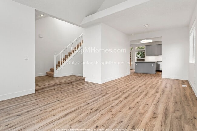 Building Photo - Updated Four Bedroom Home in Oak Hills!