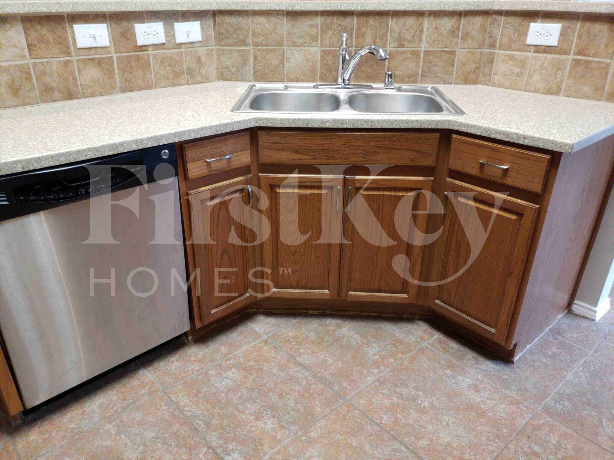 Building Photo - 707 Geary Dr