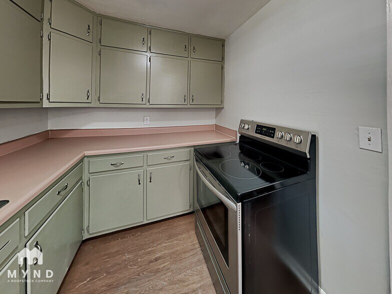 Building Photo - 924 Parkway Dr