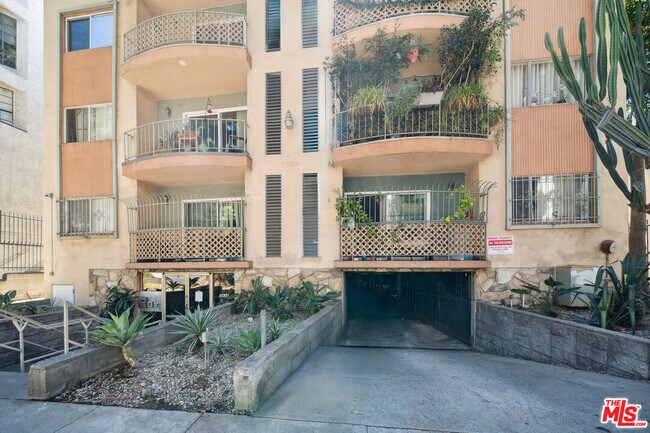 Building Photo - 7032 Lanewood Ave