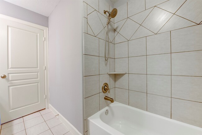 Building Photo - 1811 Wichita St